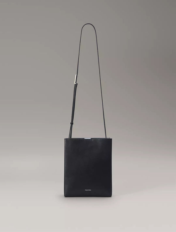 Calvin Klein Crossbody Line Leather